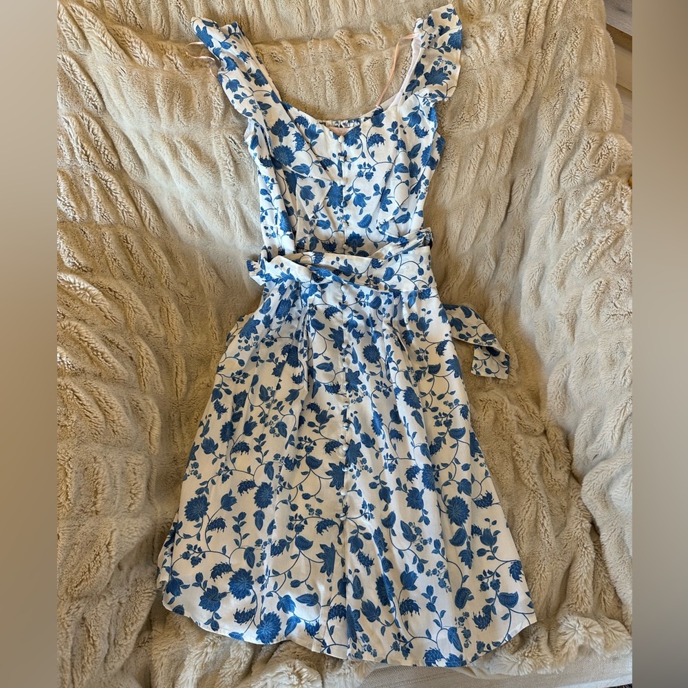 COPY - Gal Meets Glam white and blue midi dress size 6